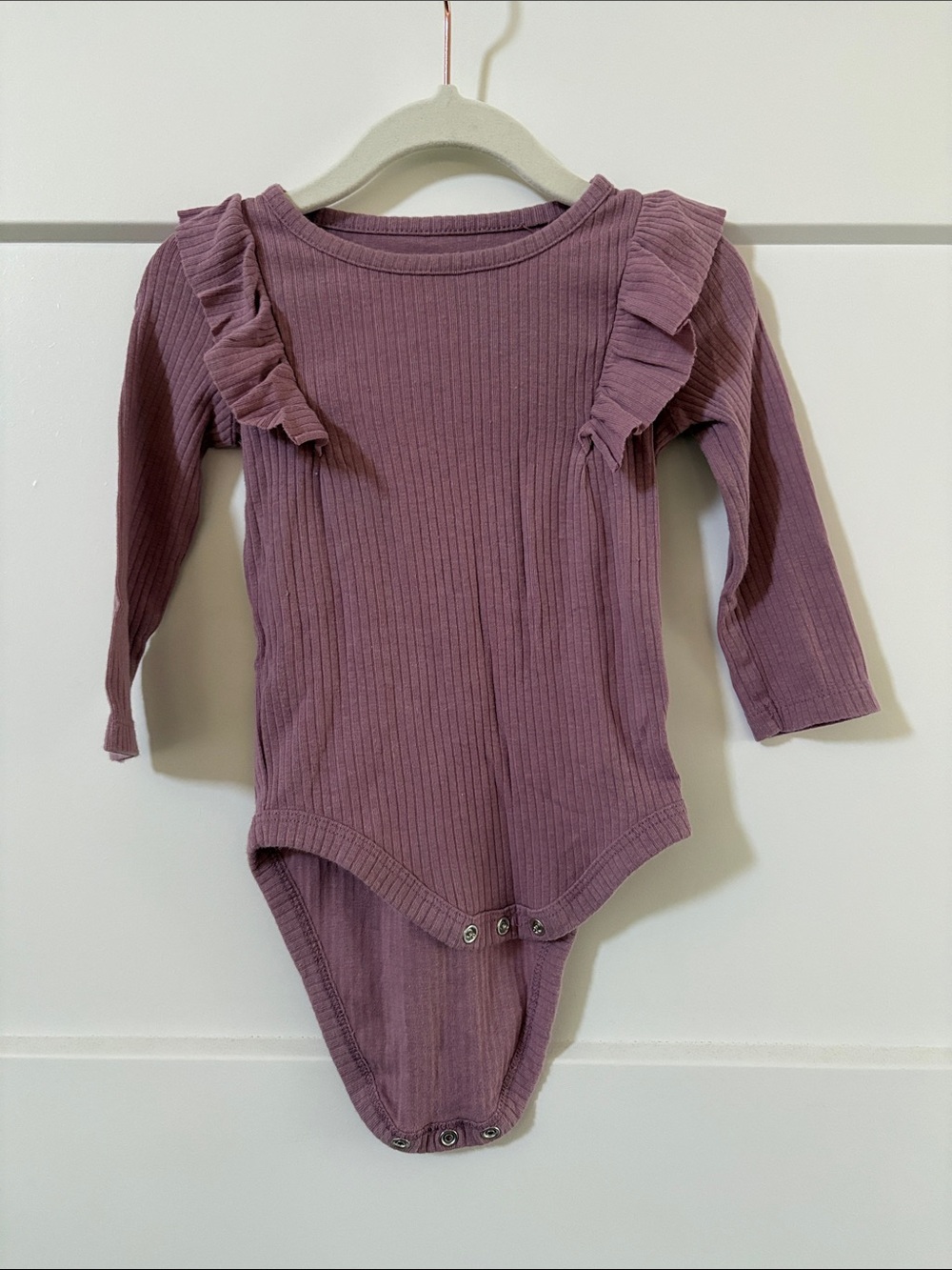 Cat & Jack Long-Sleeve Ruffle Ribbed One-Piece in Dusty Mauve 6-9 Months